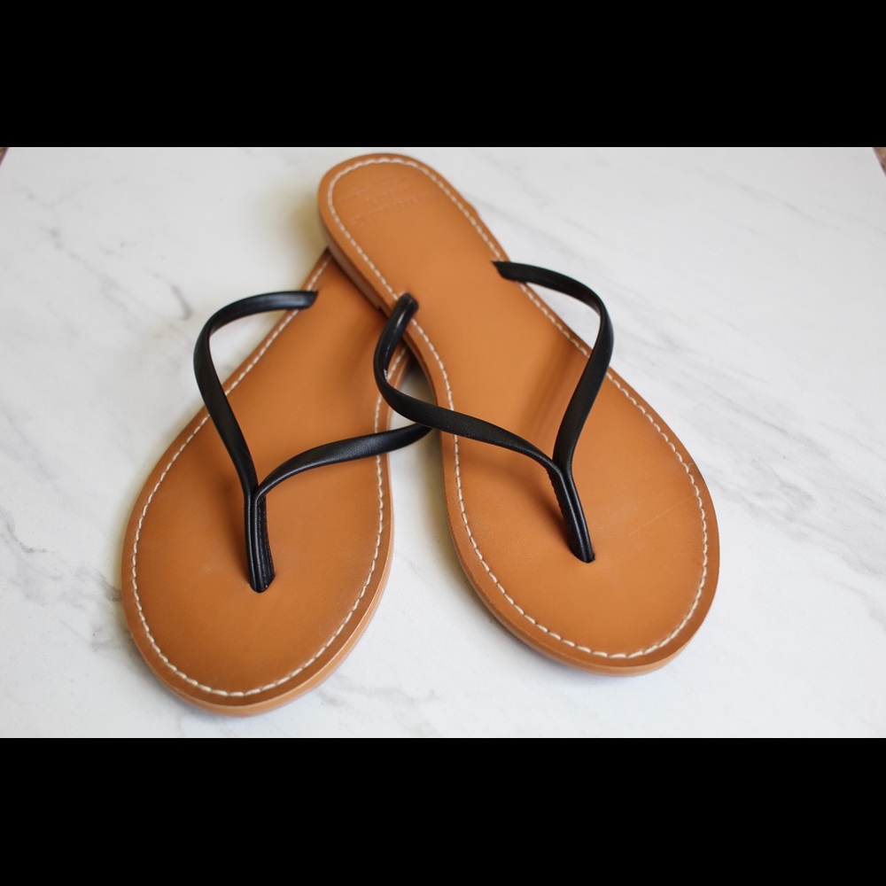 Abercrombie brown vegan leather flip flops